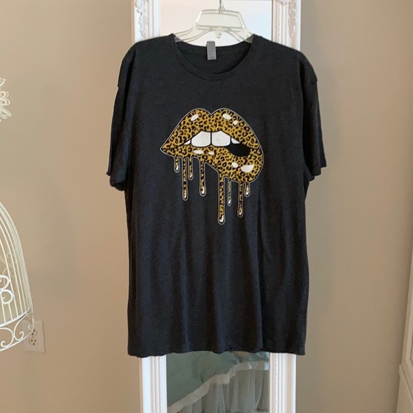 DRIPPING lips tee - Picture 1 of 6